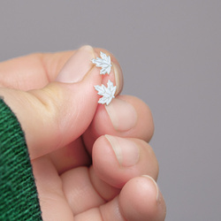 SZTP-751 Kolczyki sztyfty LIŚĆ KLONU Srebro pr 925 