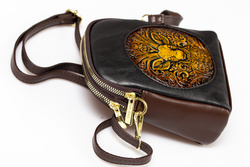 Mała damska torebka na ramię - wytłoczony jeleń